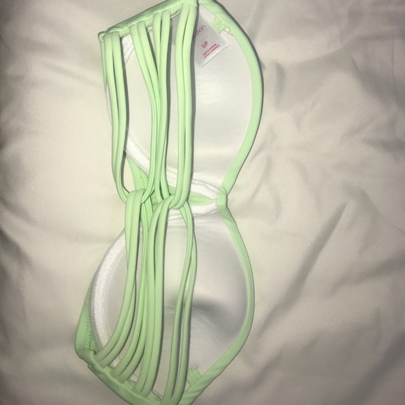 Small bikini top! - Picture 4 of 4