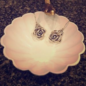 SOLD‼️Pretty Silver 925 Puffy Rose Earrings