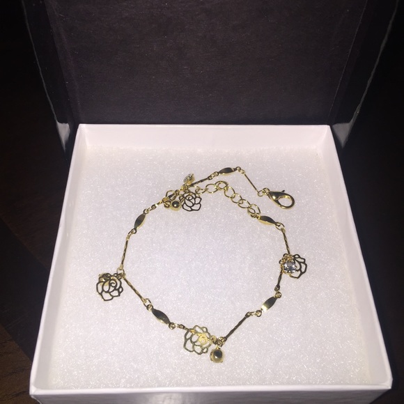 Gold plated Rose Bracelet - Picture 3 of 3