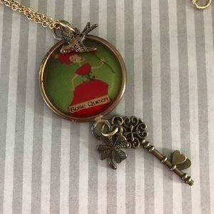Rose queen charm necklace