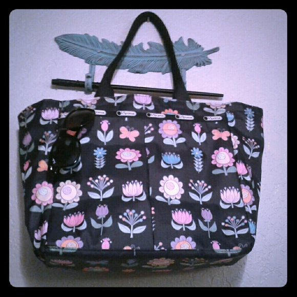 LeSportsac Wonderland Black print tote and pouch - Picture 1 of 5