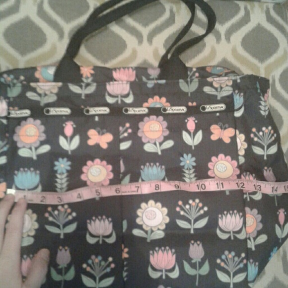 LeSportsac Wonderland Black print tote and pouch - Picture 2 of 5