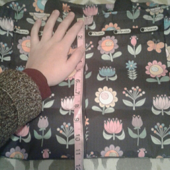 LeSportsac Wonderland Black print tote and pouch - Picture 3 of 5
