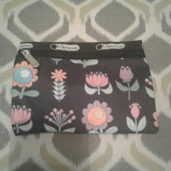 LeSportsac Wonderland Black print tote and pouch - Picture 5 of 5