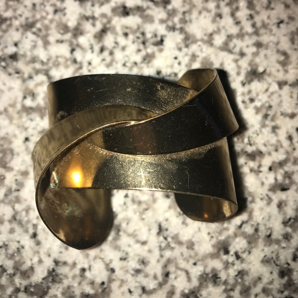 Gold bangle