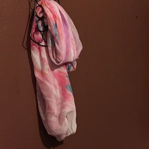 A wrap a round scarf