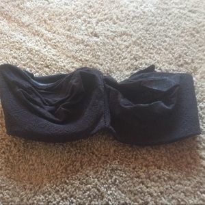 Black strapless bra
