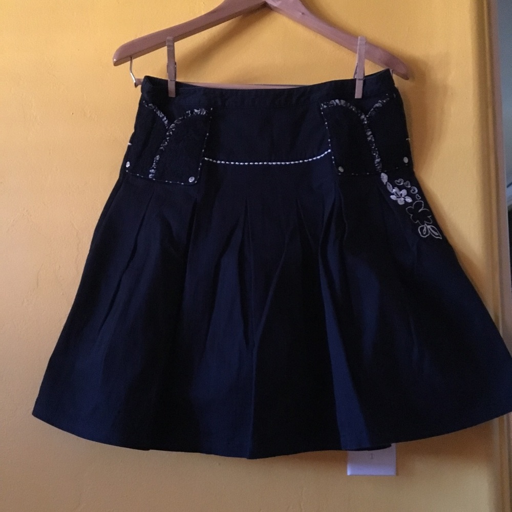 Black pleated skirt