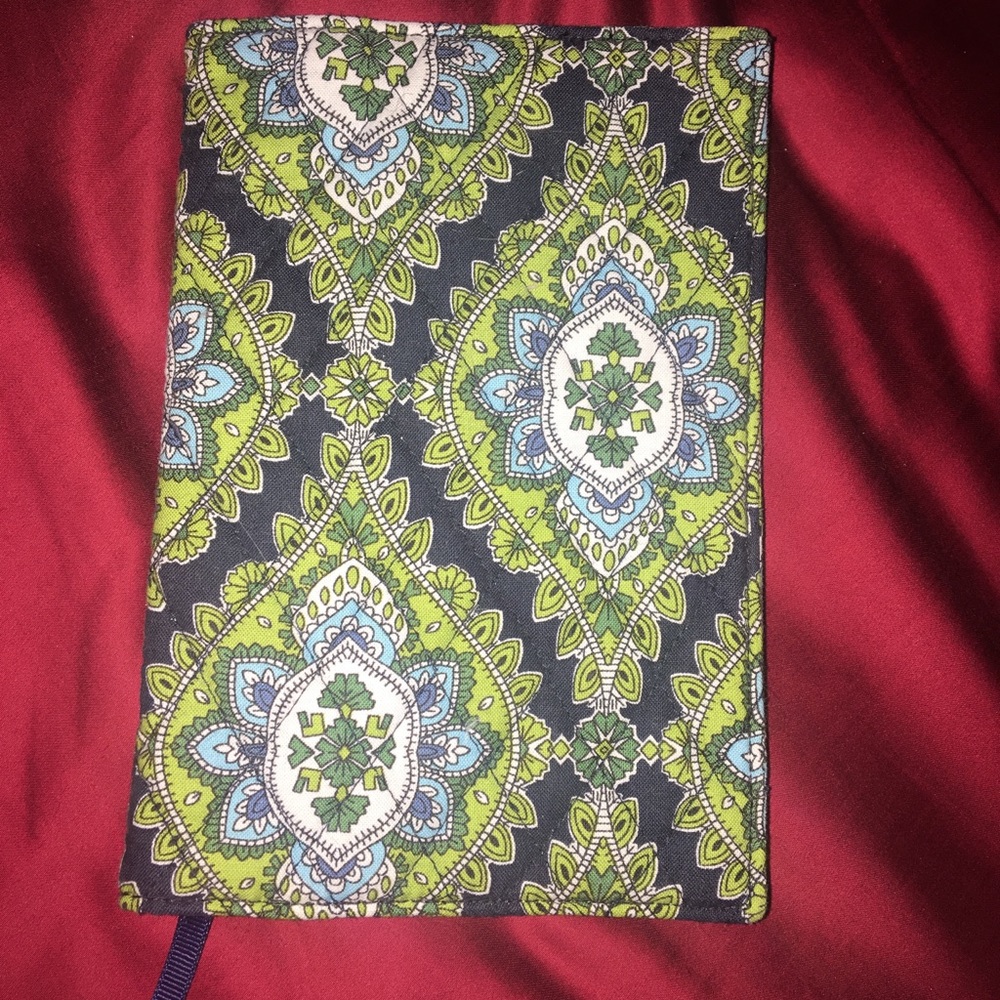 Vera Bradley book cover 📖