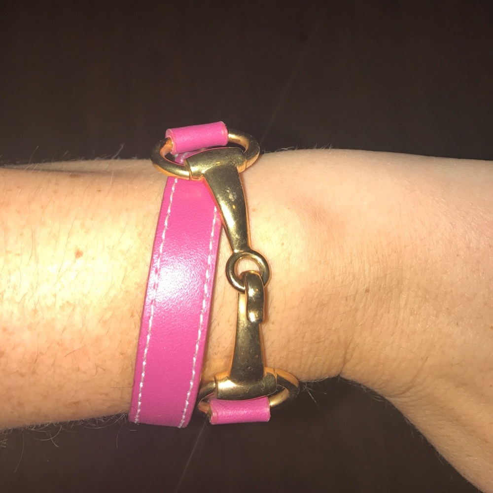 Hook latch bracelet