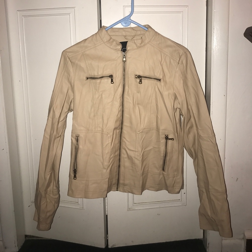 LIGHT TAN FAUX LEATHER JACKET 💕