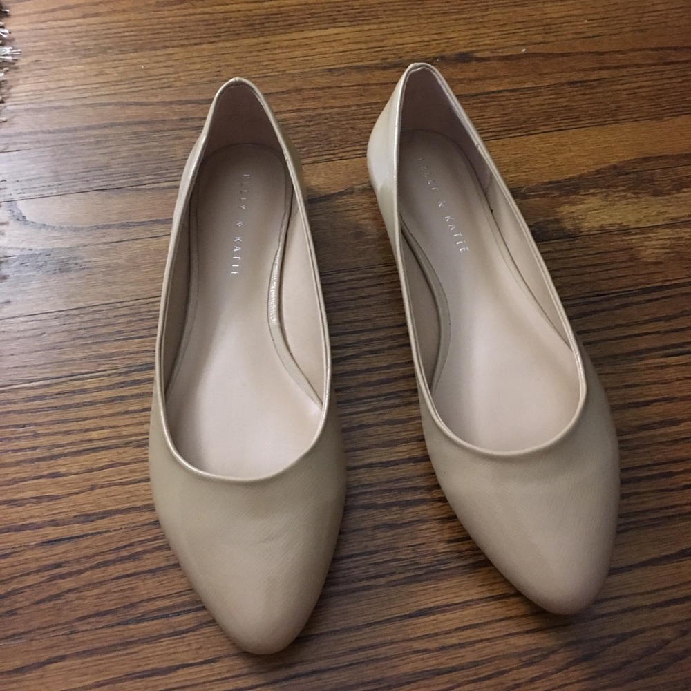 Basic nude patent leather flats