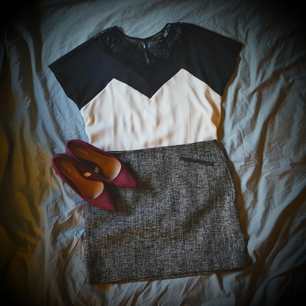 ⭐SALE⭐ Ann Taylor Black and White Top