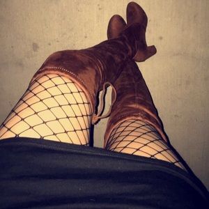 SUEDE BROWN HIGH-HEELED BOOTS