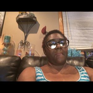 Meet your Posher, Detra