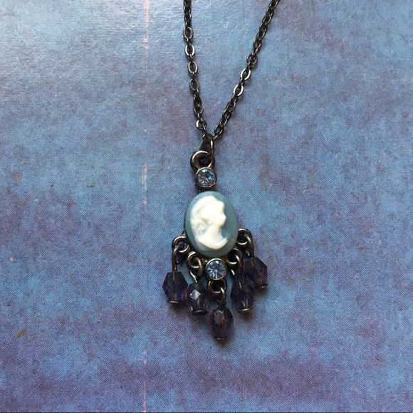 Cameo Necklace - Picture 2 of 4