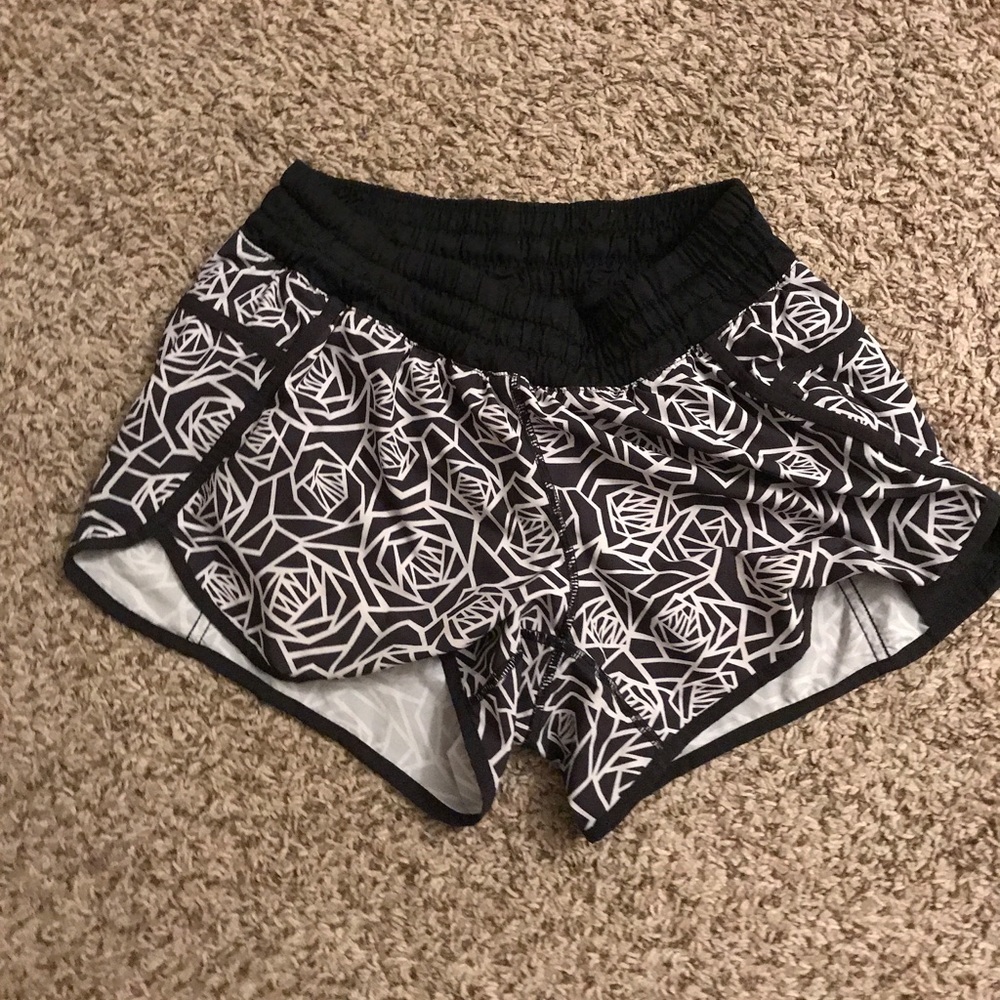 Lululemon tracker shorts