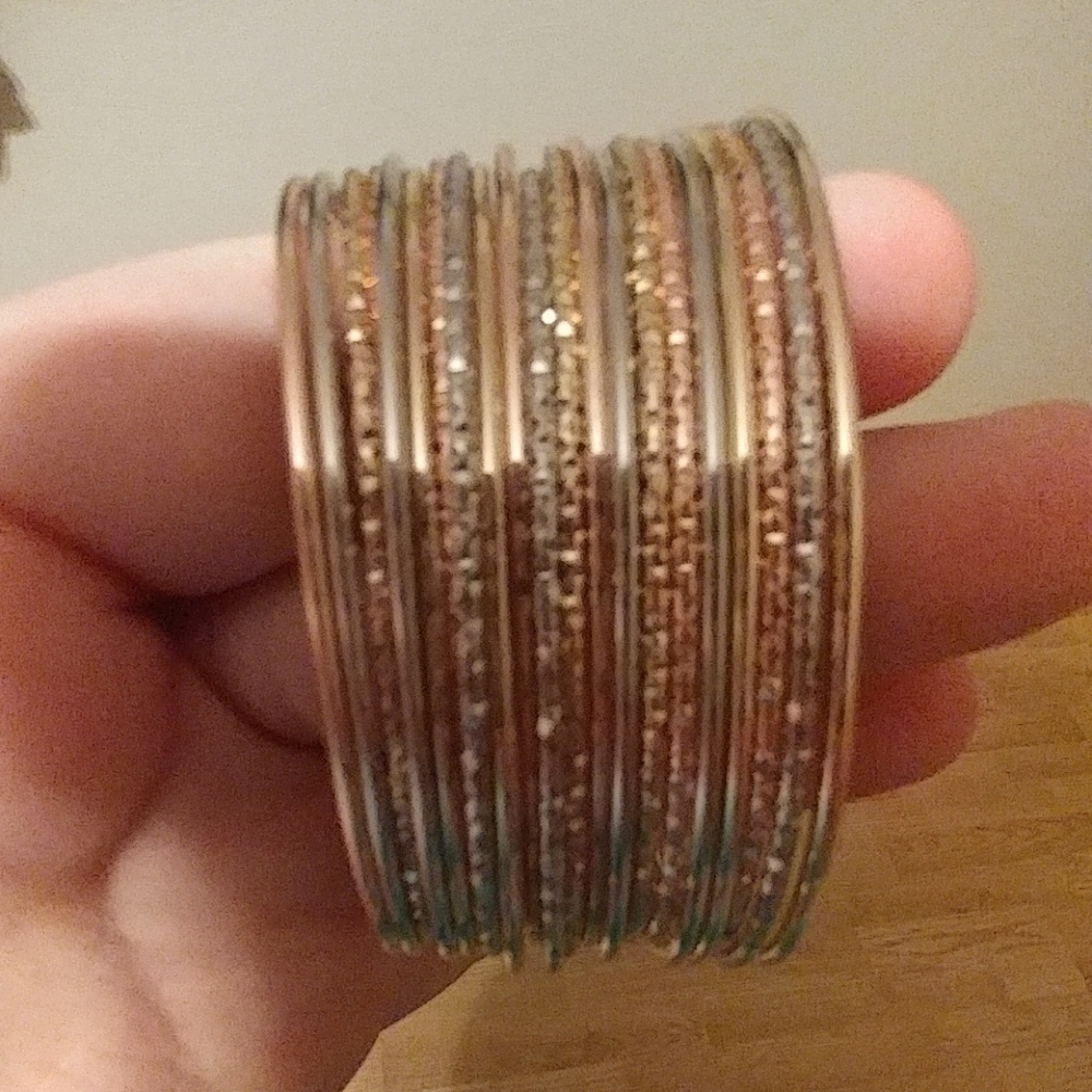 Cuffed bangle bracelet - Picture 4 of 4