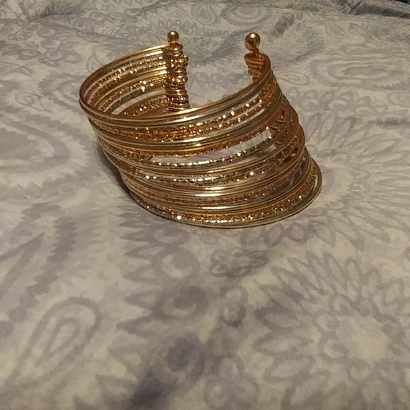 Cuffed bangle bracelet - Picture 3 of 4