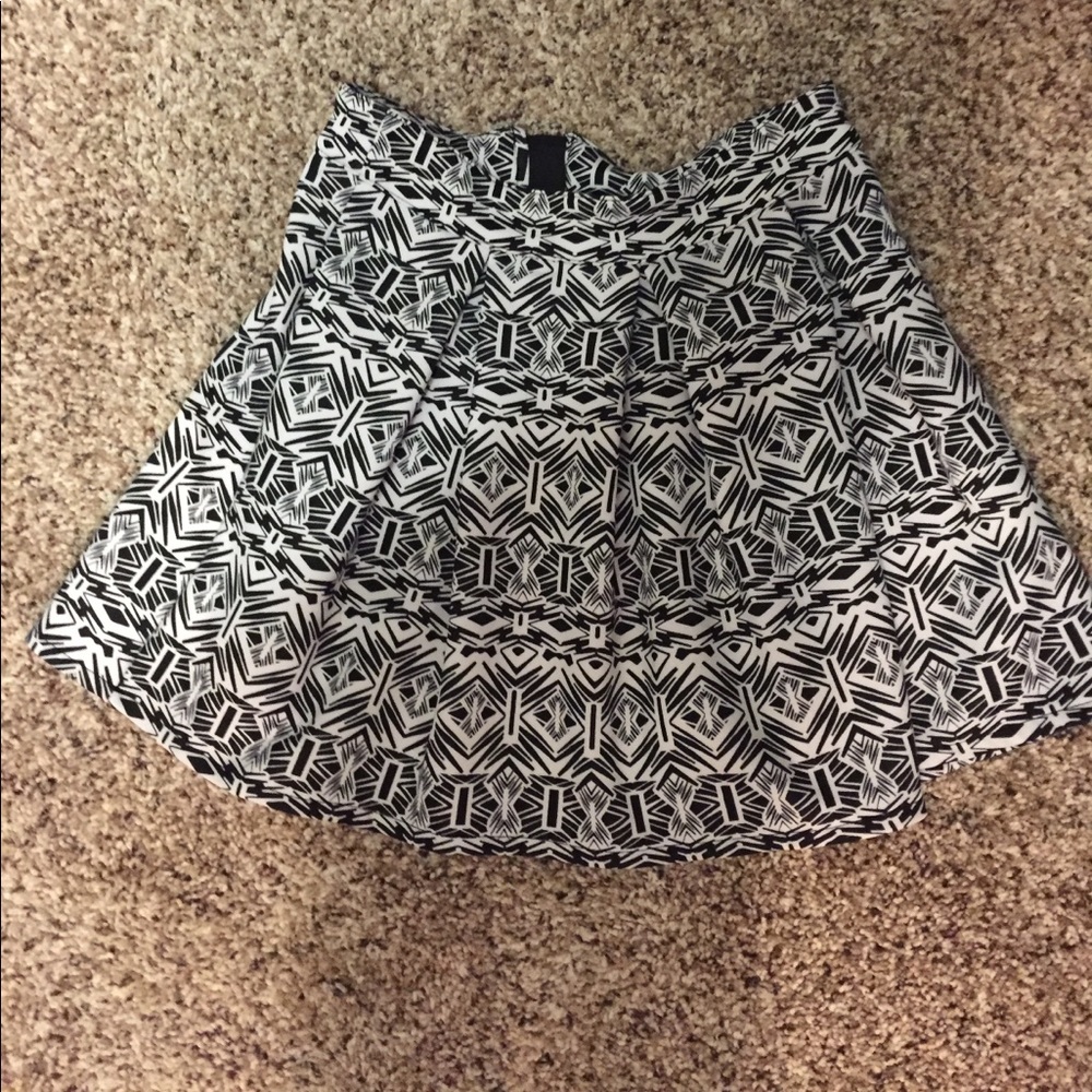 Aeropostale Black and White Skirt