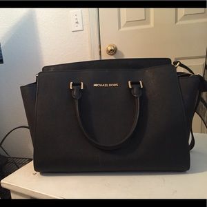 NEED TO SELL! MICHAEL KORS  Large Satchel Black