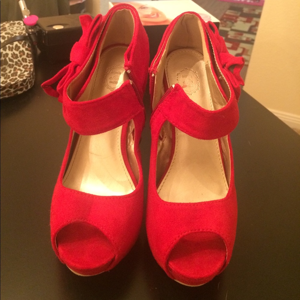Red Pumps - Picture 2 of 4