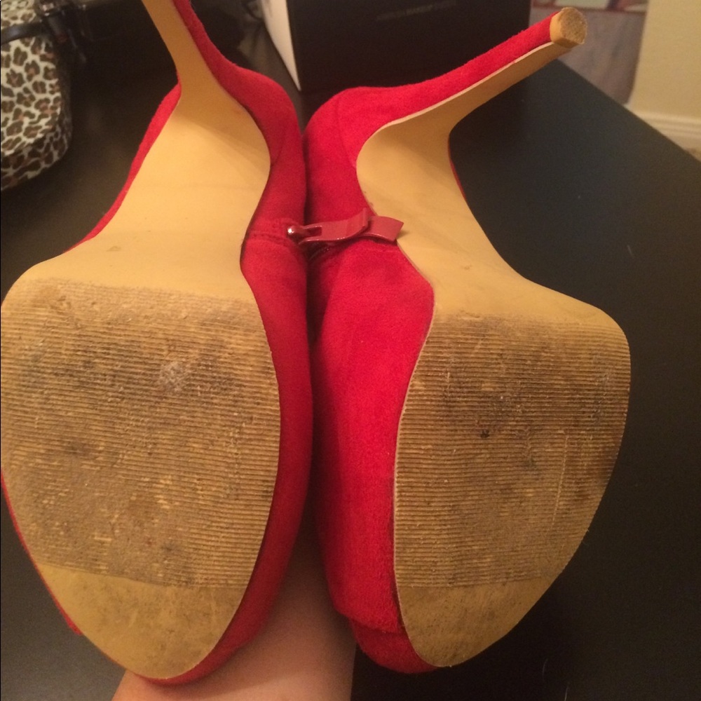 Red Pumps - Picture 4 of 4