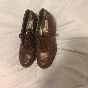Barely worn heeled oxfords