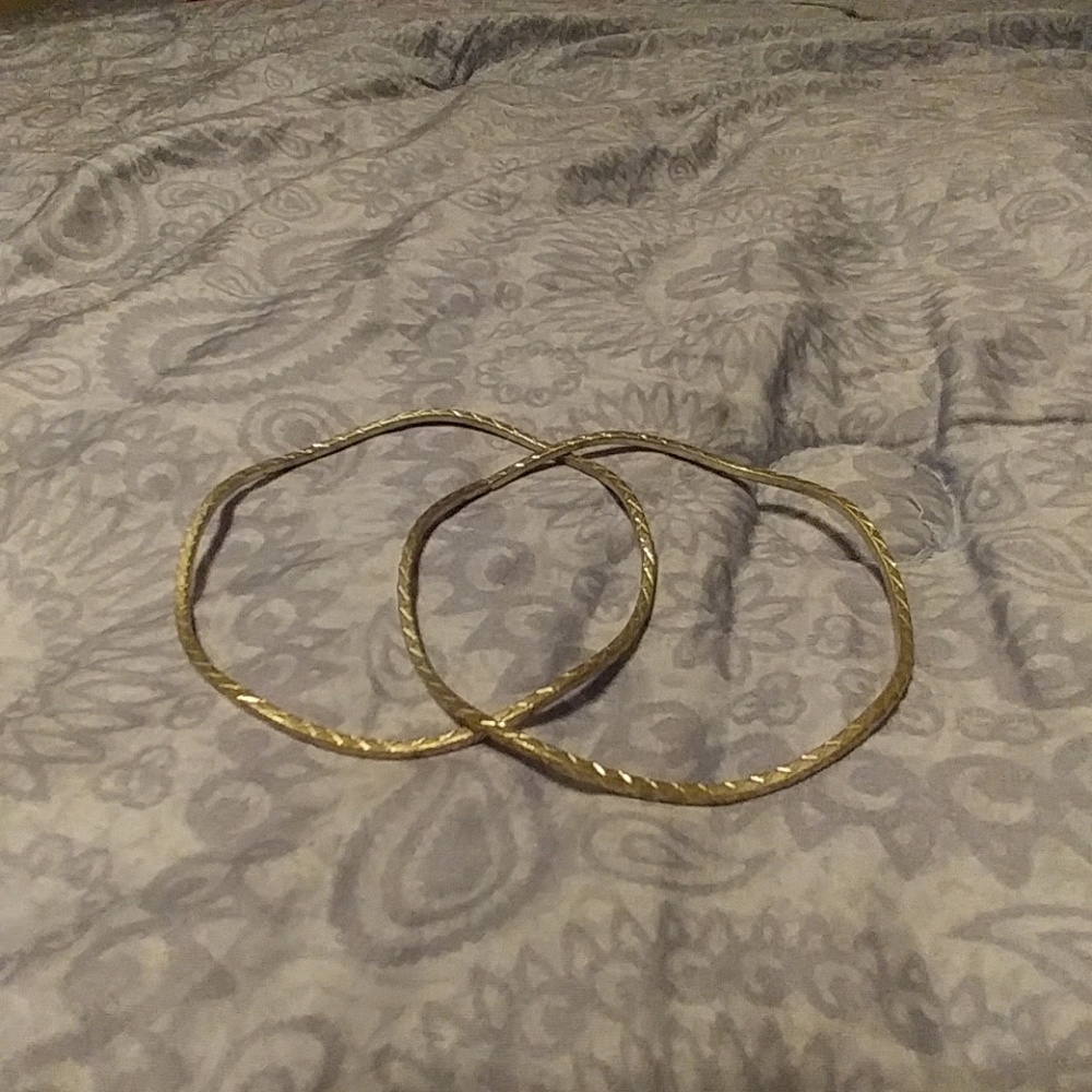 Set of 2 silver bangle bracelets