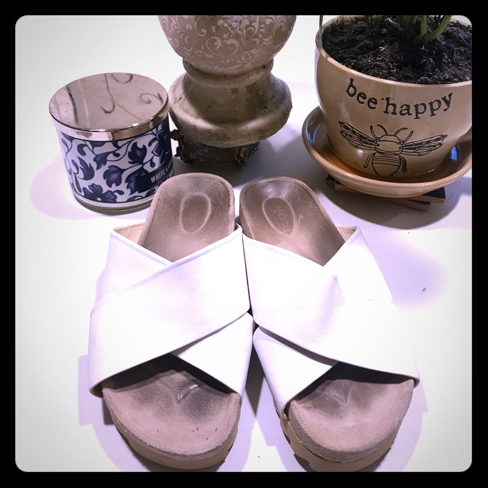 White sandals good condition❤️👍