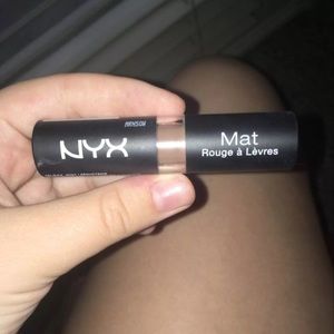 NYX MATTE MINX LIPSTICK