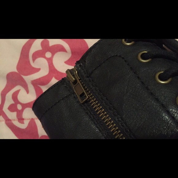 ♡ SALE women's black lace up boots - women's 7.5 - Picture 4 of 6