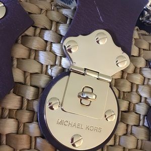 ADORABLE MICHAEL KORS SANTORINI BASKET BAG SMALL