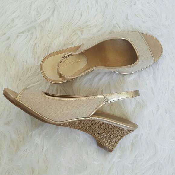 Aerosoles Open Toe Mini Wedge Size 7 - Picture 1 of 8