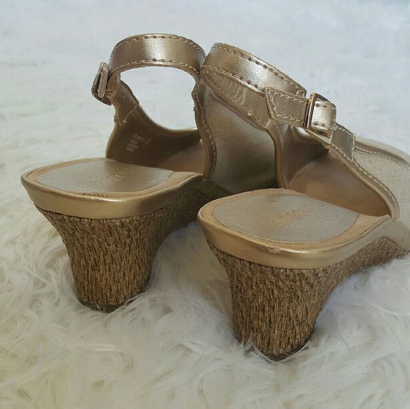 Aerosoles Open Toe Mini Wedge Size 7 - Picture 5 of 8