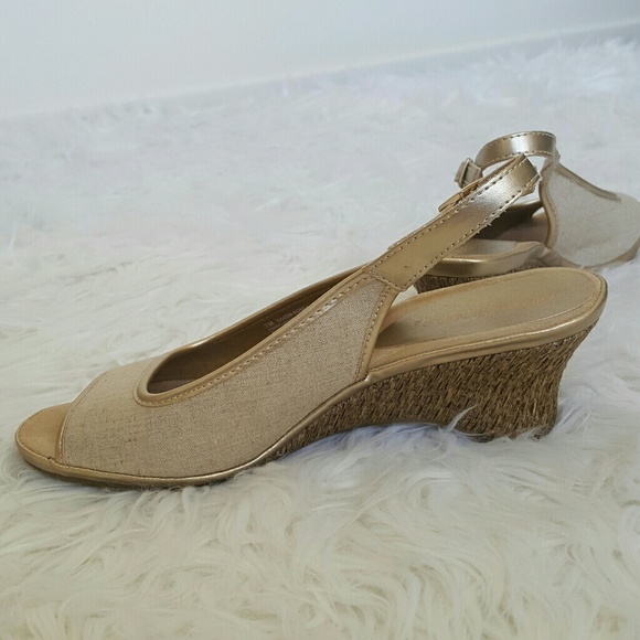 Aerosoles Open Toe Mini Wedge Size 7 - Picture 7 of 8