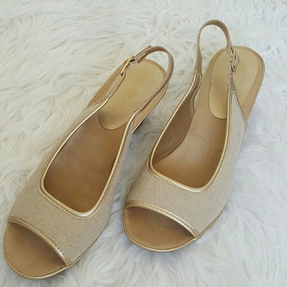 Aerosoles Open Toe Mini Wedge Size 7 - Picture 8 of 8