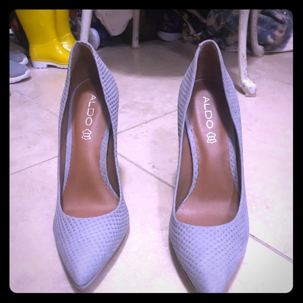 Also suede gray snakeskin pumps