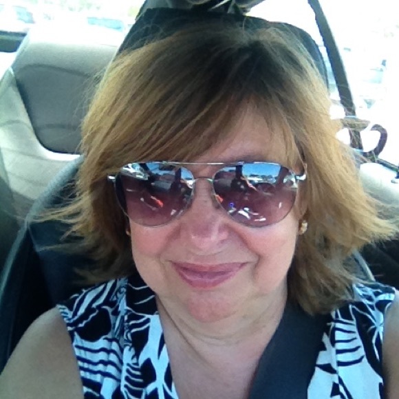 Meet your Posher, Anita - Picture 1 of 1