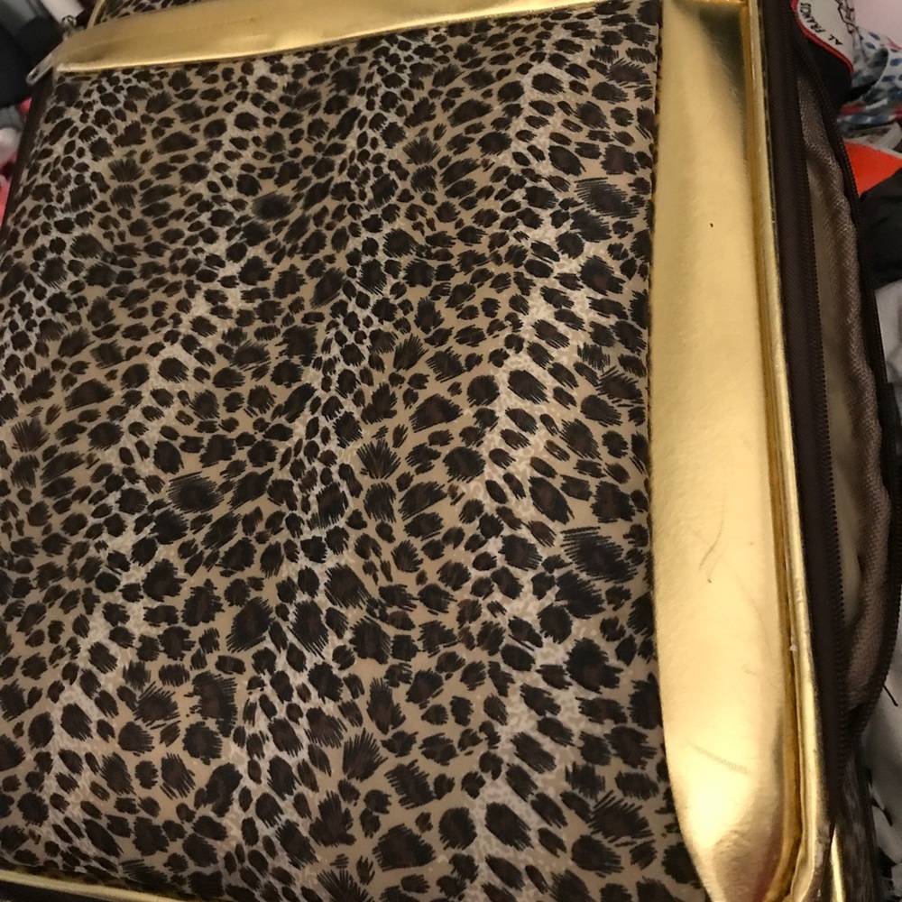 Cheetah all wheel suitcase