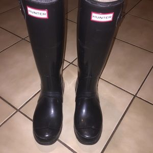 HUNTER original tall gloss rain boots.