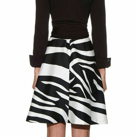 Price⬇️‼️Gorgeous DVF wrap dress - Picture 2 of 8