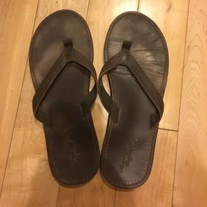 American eagle leather flip flops