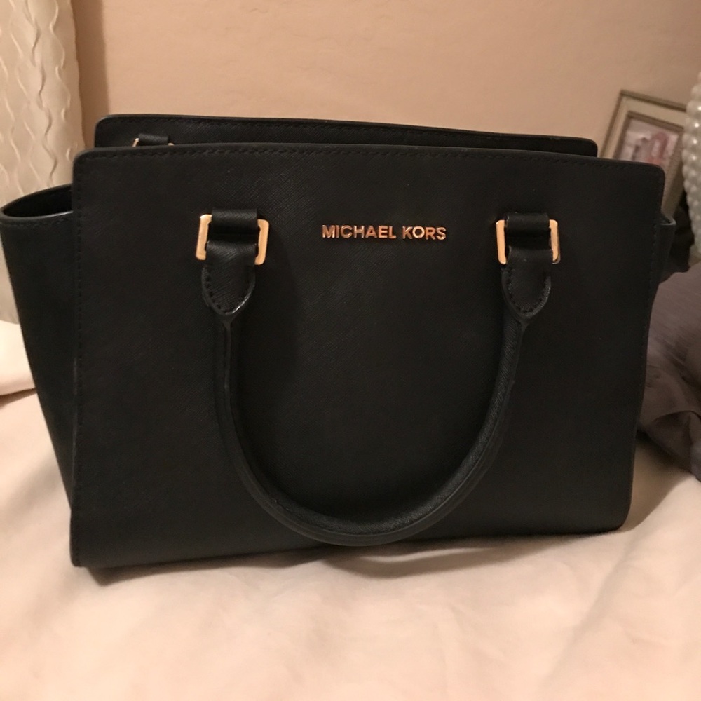 Michael kors Selma size medium