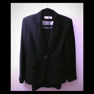 TAHARI TRUE Navy blue suit