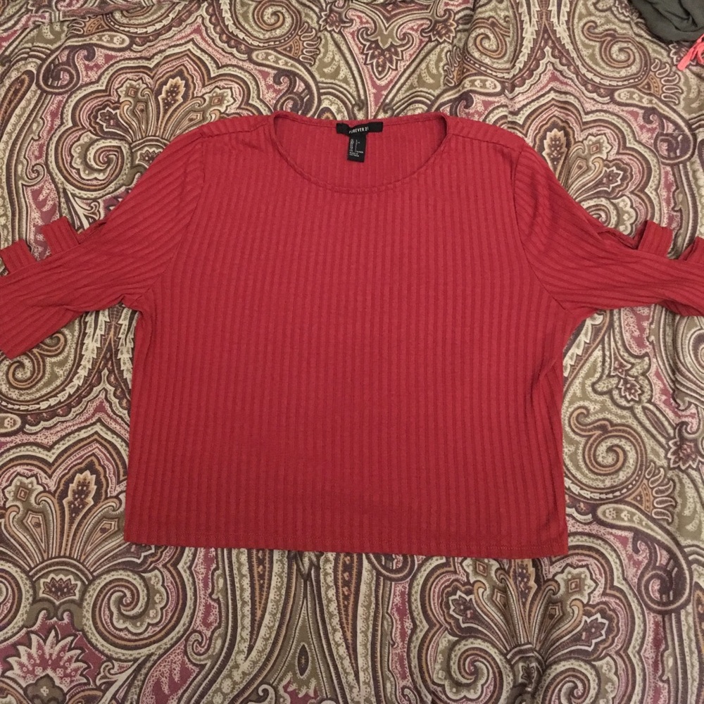 Forever 21 Cut-out Sleeve Crop top