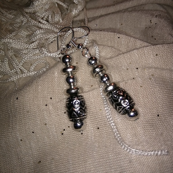 Earrings - Picture 2 of 3