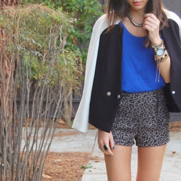 Forever 21 Pants - Like *NEW* Forever 21 cotton double printed shorts Forever 21 Pants - Like *NEW* Forever 21 cotton double printed shorts