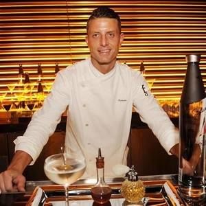 Meet your Posher, Milos