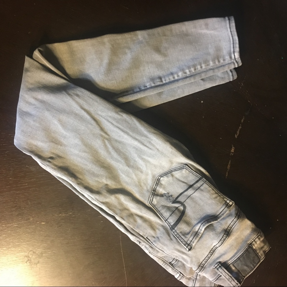 Gray skinny jeans with knee slits